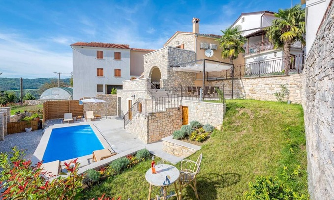 Beram Villa | Villa familiar con piscina climatizada