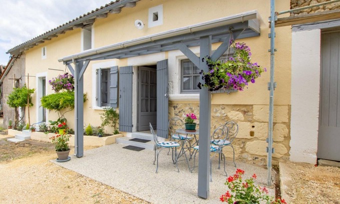 Cornille Cabaña | Retiro rural con encanto en Périgord: casa renovada, 2 hab, 4 pers, jardín, internet, cerca de Périgueux