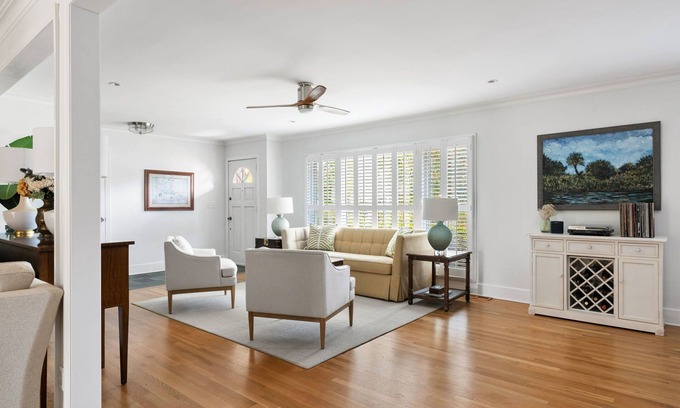 Charleston Cabaña | Charming Fort Sumter Cottage