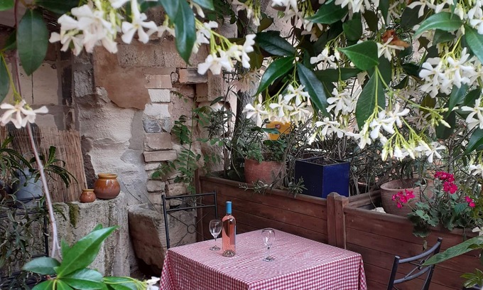 Maussane Apartamento | Encantador en el centro del pueblo de Maussane Les Alpilles con patio