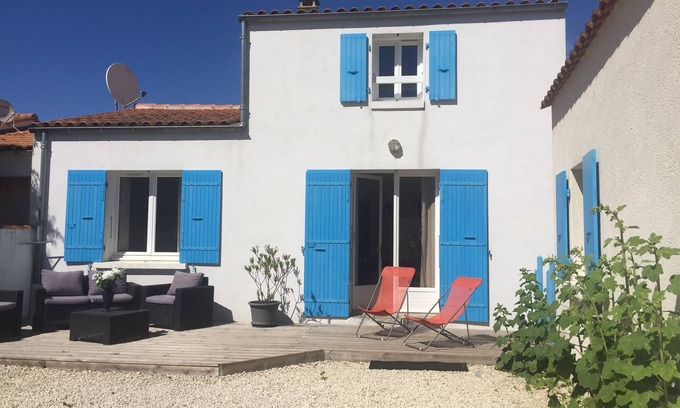 Domino Casa | Charming house, very quiet, with garden, next to the sea