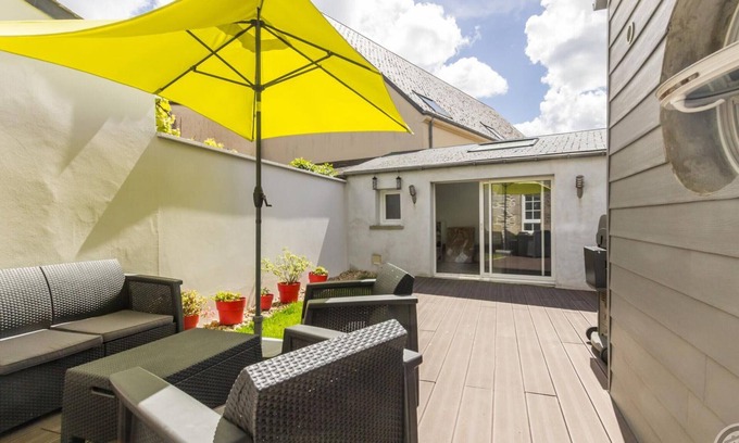 Saint-Vaast-la-Hougue Cabaña | Casa acogedora con patio, cerca del puerto de Saint-Vaast-la-Hougue, ¡ideal para explorar a pie!