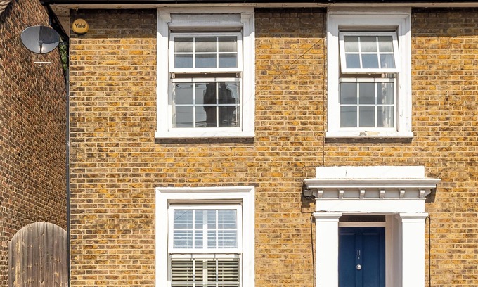 Norbiton Casa | Charming 3BR Victorian House with Parking - 10 Mins to Kingston