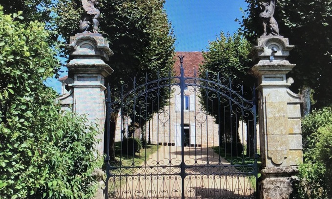 Figeac Otro | Luxury cottage in a castle in town