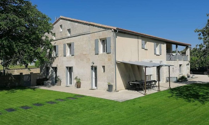 Magne Casa | Charming gîte *** in the heart of the market town of Magné