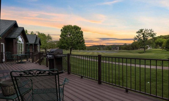 Camdenton Casa | Charming Golf Course Getaway - Ideal for Family & Fun!