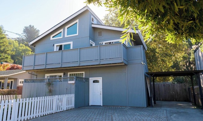 Rio del Mar Casa | Charming guest house in Aptos-3 min walk to beach!+EV Charger.