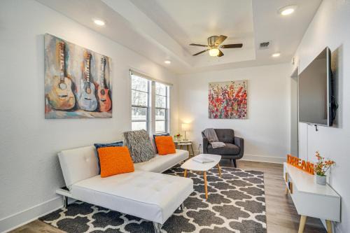 Long Beach Casa | Charming Gulf Coast Cottage - 1 Mile to the Coast!
