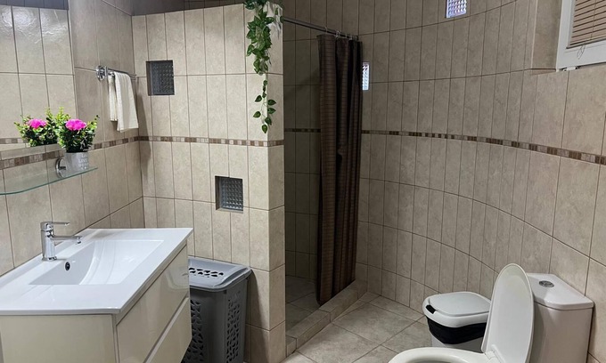Willemstad Casa | Charming & Harmonious 3-bedroom house with WiFi and AC in vibrant Willemstad