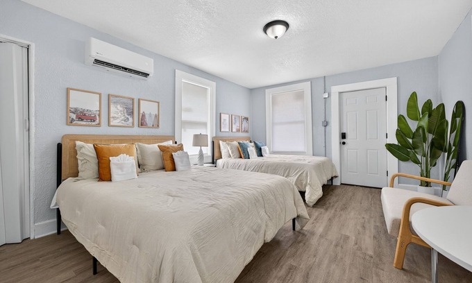 South Pensacola Cabaña | Charming Hideaway Cottage Pensacola