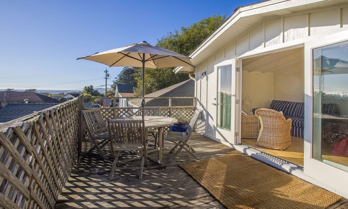 Stinson Beach Cabaña | Adorable cabaña encaramada sobre el pueblo de Stinson