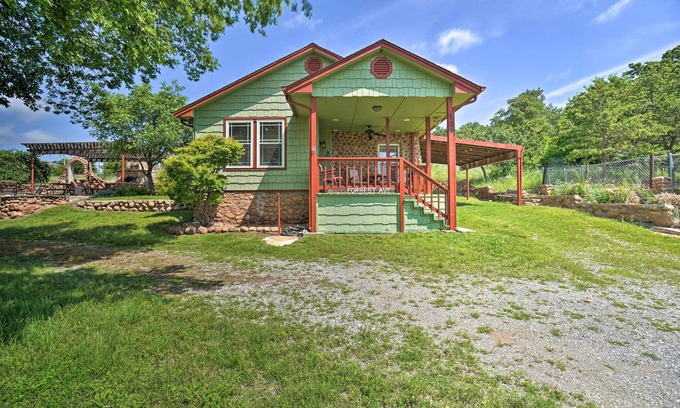 Medicine Park Cabaña | Charming Hilltop Cottage in Medicine Park!