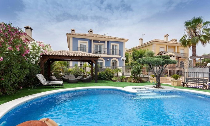 Aspe Villa | Acogedora Villa vacacional con piscina privada y bar