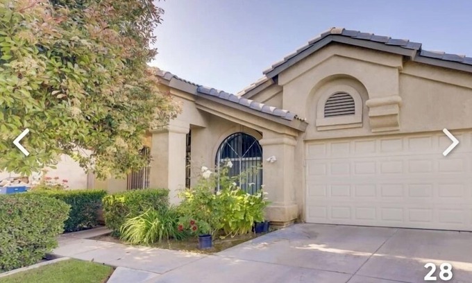 Greenacres Casa | Charming Home. 5 bedrooms .2 restrooms .2 Living rooms with 10 beds for 16 guest