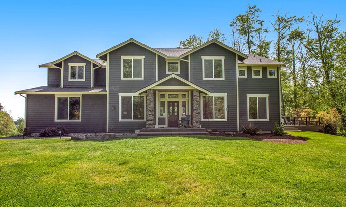 Clinton Casa | Charming Home near the Ferry w/Private Hot Tub - Walk to Trails