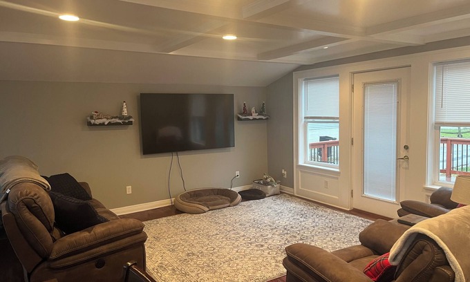 Bedford Casa | Charming house in Luna Pier MI, walking distance to beach and restaurants