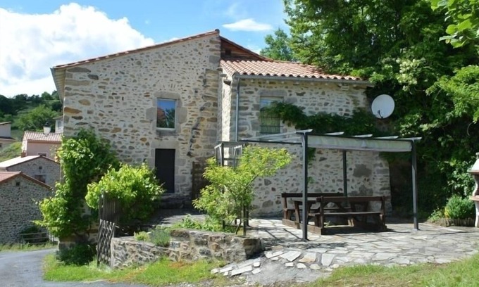 Langeac Cabaña | Casa pintoresca con terraza y BBQ, tranquilidad cerca de Langeac