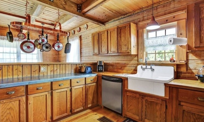 Sun 'N Lake Casa | Charming large 3-bedroom house in Sebring close to hospital and Sebring Races.
