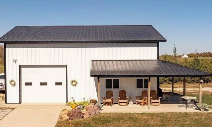 Decatur County Cabina | Charming lodge retreat with lake views.