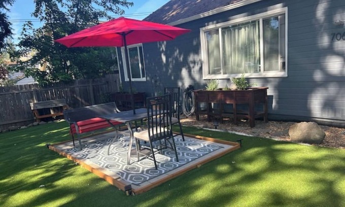 Ashland Casa | Charming Lovely 1940s Bungalow