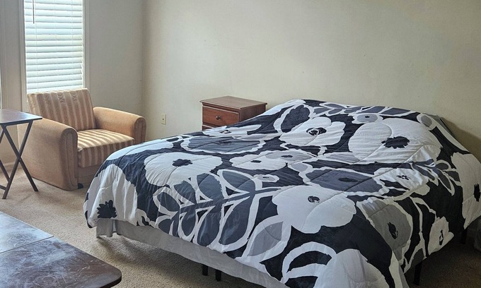 Kansas City Casa | Charming Master Bedroom Dedicated Bathroom