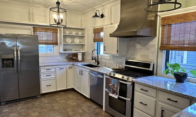 Cherry Street Casa | Charming Midtown Bungalow