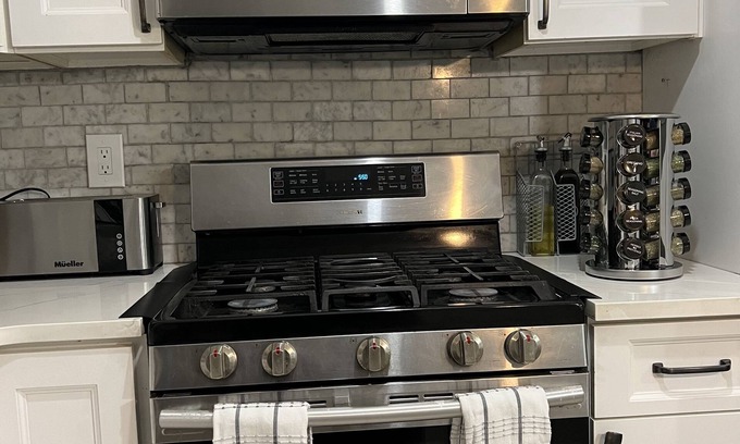 Malverne Casa | Charming Modern Farmhouse 1st Floor in Malverne