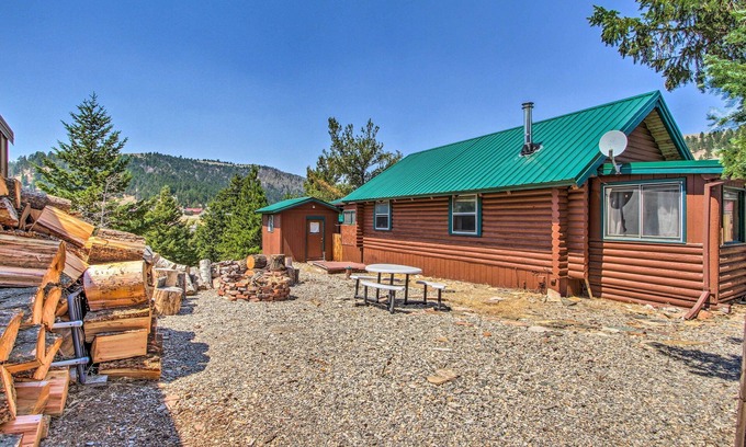 Ringling Cabina | Charming Montana Retreat w/ Mountain Views!
