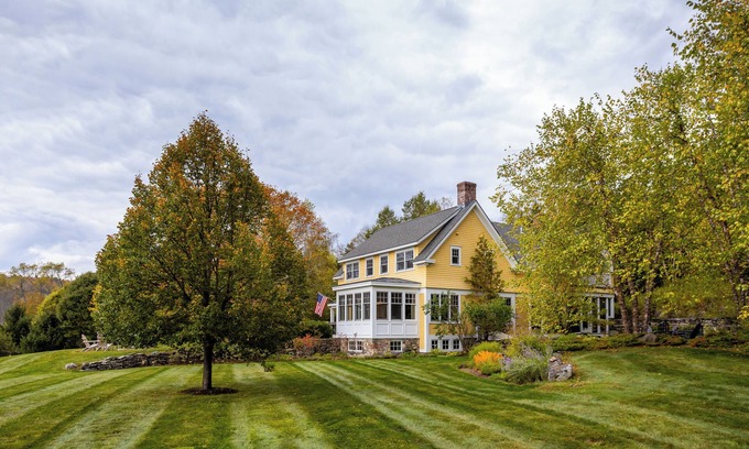Weston Casa | Charming mountain retreat with pool, fire pit, glamping loft, and endless views
