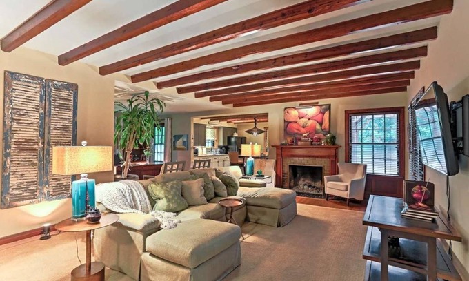 Green Hills Casa | The Corner Cottage se encuentra en el corazón de Green Hills ... a 10 minutos del centro.