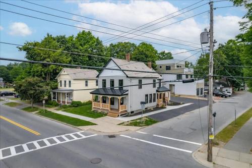 Saratoga Springs Casa | Charming Newly Renovated House Next Door to Track