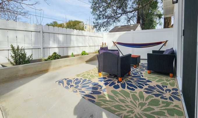 Canoga Park Casa | Charming Oasis Retreat - Cozy & Luxe!