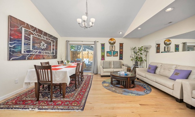 Glenwood Grove - North Iris Casa | Charming, peaceful and spacious 2-bedroom townhome in beautiful Boulder, AC