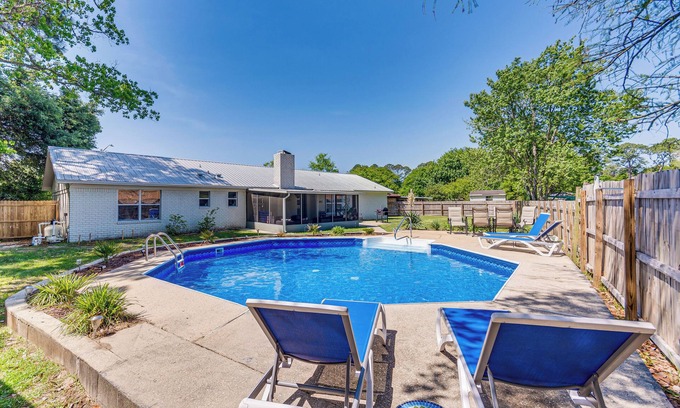 Myrtle Grove Casa | Charming Pensacola Home w/ screened Lanai & Grill!