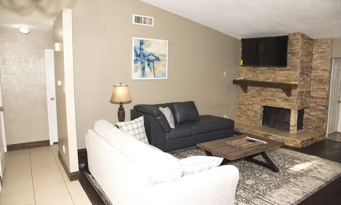 Plano Casa | Charming Plano Hideaway 3Bedrooms 2Bathrooms with Cozy Vibes large backyard