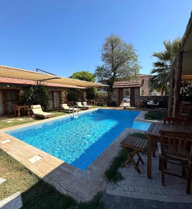Ayvalik Apartamento | Charming Poolside Stone Studios