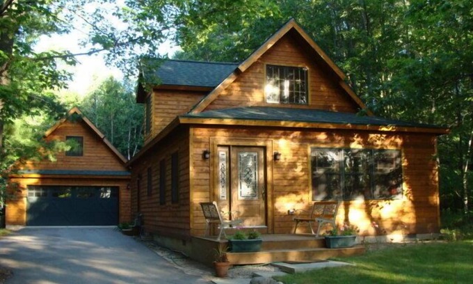Cheboygan Cabaña | Encantadora casa construida de calidad con acceso compartido privado al lago Mullett.