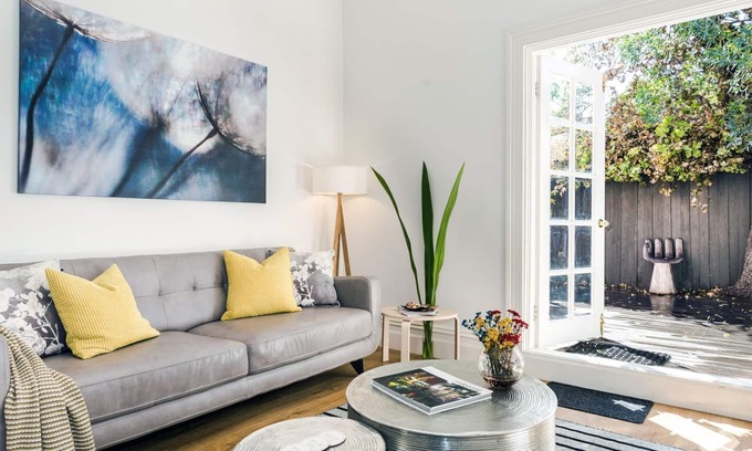 Fitzroy North Casa | Elegante terraza victoriana de 2 habitaciones, el antiguo encanto de 1860 y la renovación moderna.