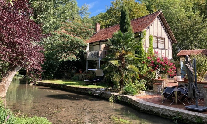 Molineuf Apartamento | encantadora casa de campo renovada con vistas al parque y al río