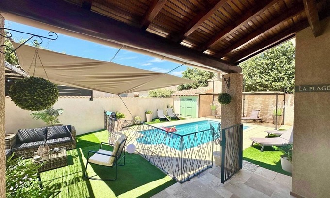 Saint-Didier Casa | Renovated house with swimming pool, garden, and air conditioning throughout the house