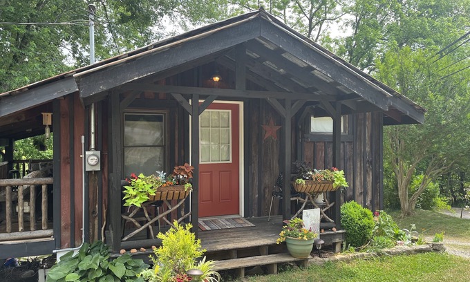 Sylva Apartamento | Charming retreat near the river and downtown Dillsboro.