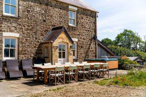 Narberth Casa | Charming Rural Escape with Hot Tub Play Room BBQ