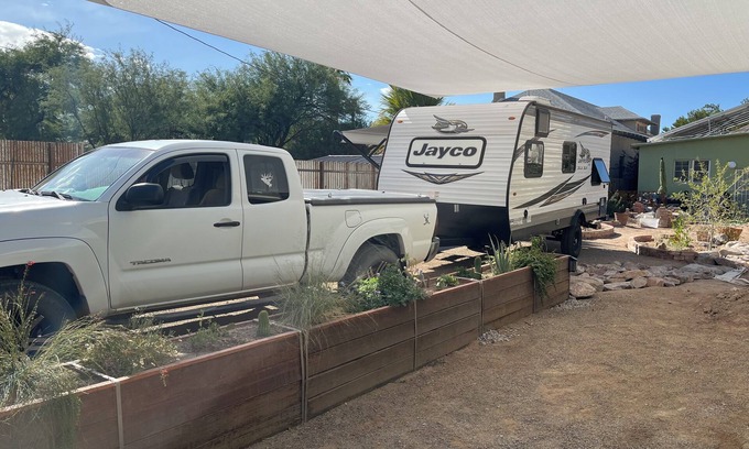 Armory Park Alquiler De RV | Charming RV space with full hookups in delightful Downtown Tucson with WiFi