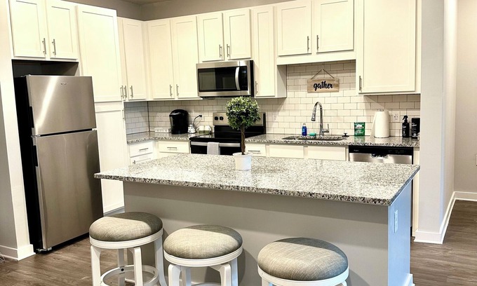 Sanford Apartamento | Charming Sanford 2BR - Your Comfortable Home with WiFi & Fitness Room