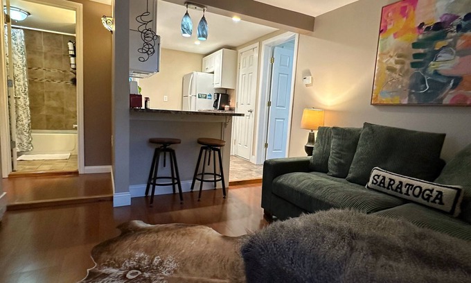 Saratoga Springs Apartamento | Charming Saratoga Springs Apartment - Perfect For Your Summer Stay!