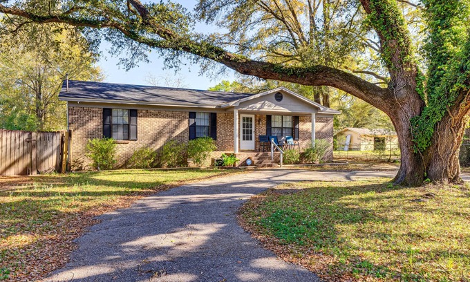 Satsuma Casa | Charming Satsuma Home ~ 14 Mi to Mobile!