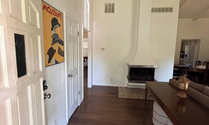 Wichita Casa | Charming SE ICT Home 3 Bedrooms/2 Baths/2 Queens/1 Twin/1 Queen Pullout