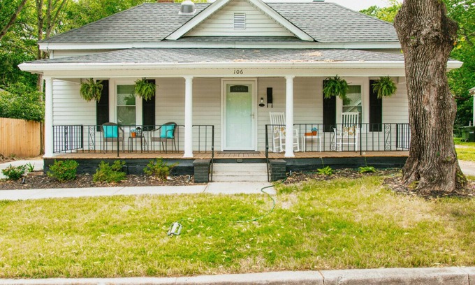 Greer Casa | Charming Southern Cove - Heart of Downtown Greer