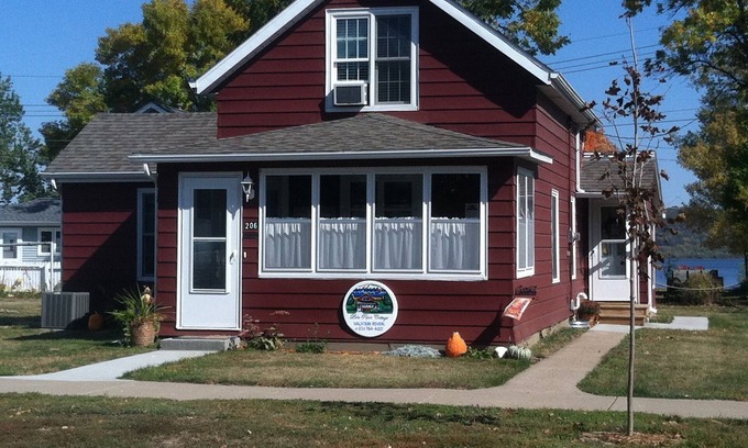 Lake City Cabaña | Cottage con Encanto Espacioso, a pocos pasos de Lago Pepin y el centro!