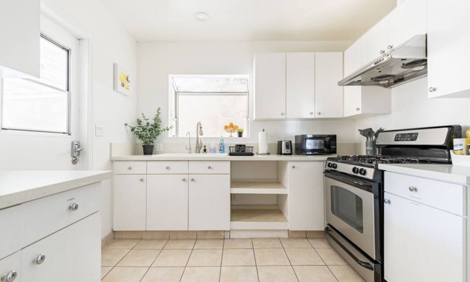 South San Gabriel Casa | Charming Spacious Home - Modern Comforts, Prime Location